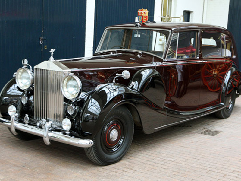 سيارة العائلة المالكة من نوع "رولز رويس" ستعرض للبيع بسعرٍ صادم!